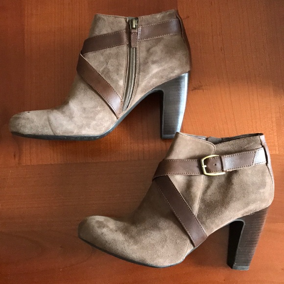 Franco Sarto brown suede ankle boot w heel. 8.5. - Picture 3 of 5
